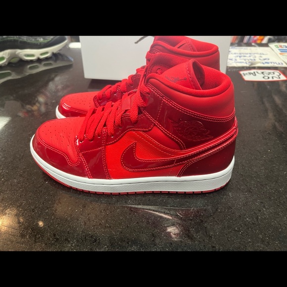 Sz Various Jordan 1s all red nwb - Picture 2 of 7